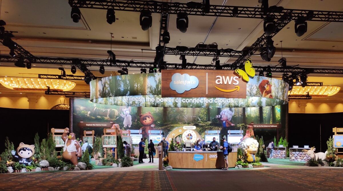 salesforce booth at aws re:invent 2021